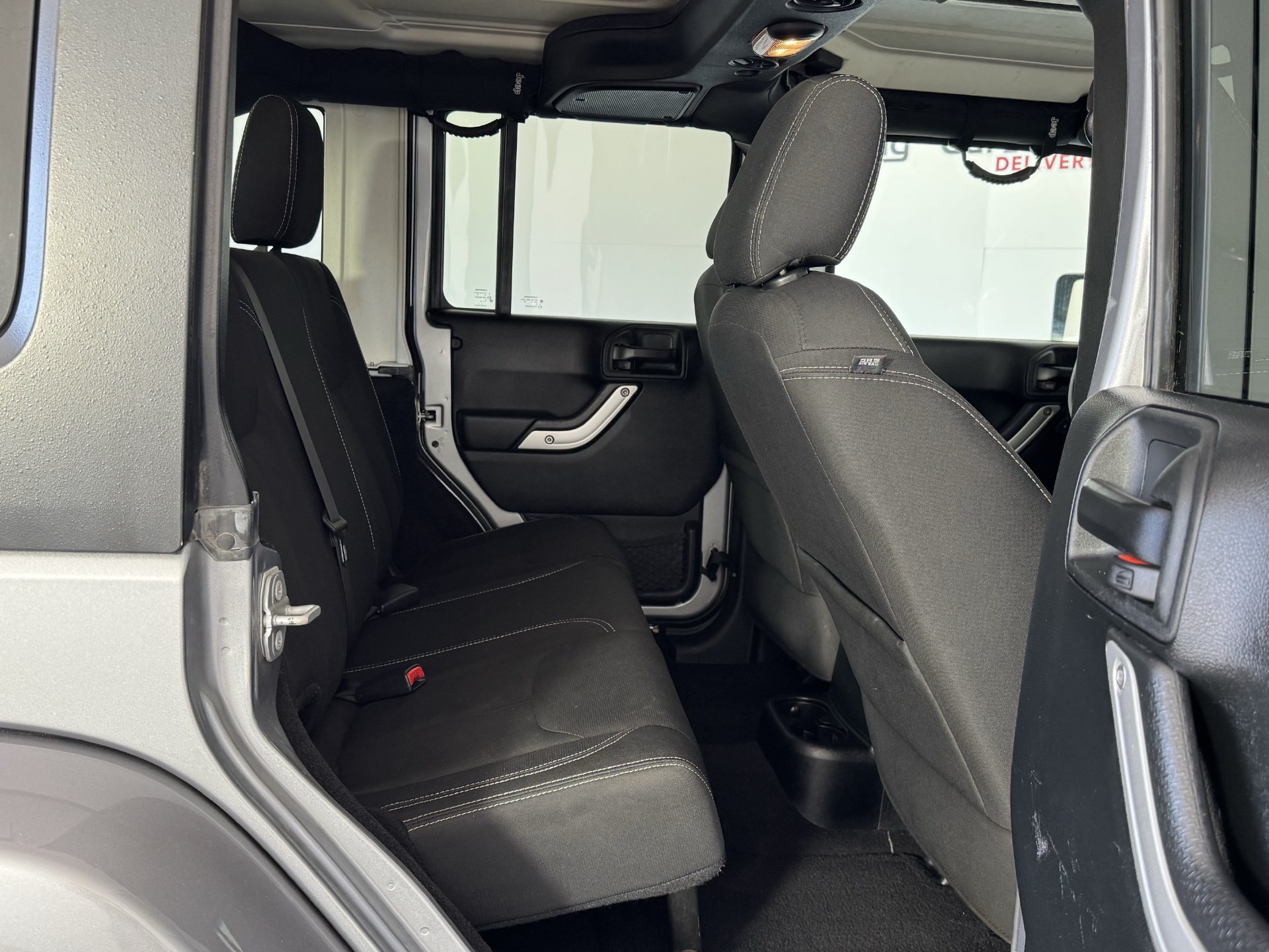 Used 2018 Jeep Wrangler Unlimited Sahara AWD/4WD image 18