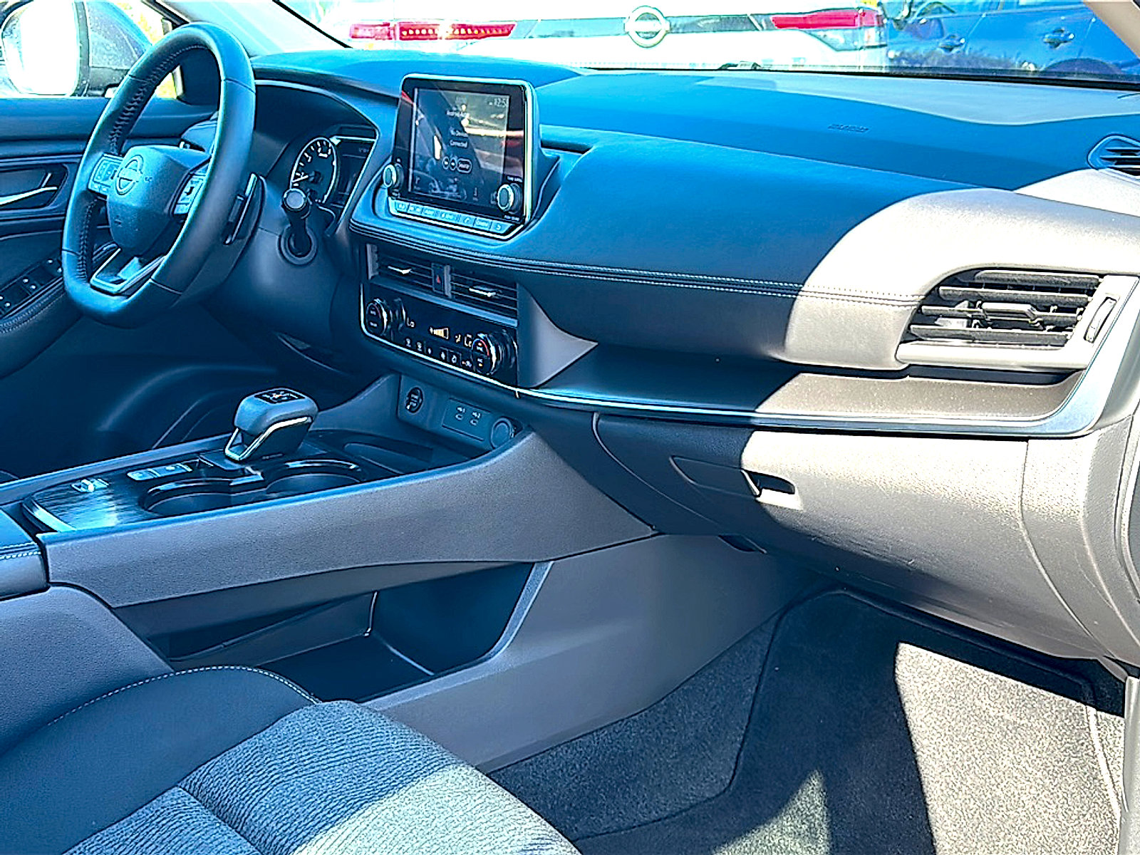 Used 2025 Nissan Rogue SV image 22