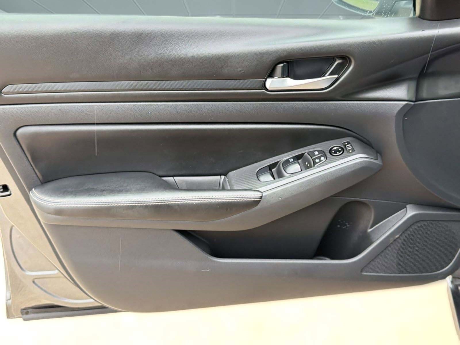 Used 2024 Nissan Altima 2.5 SV image 13