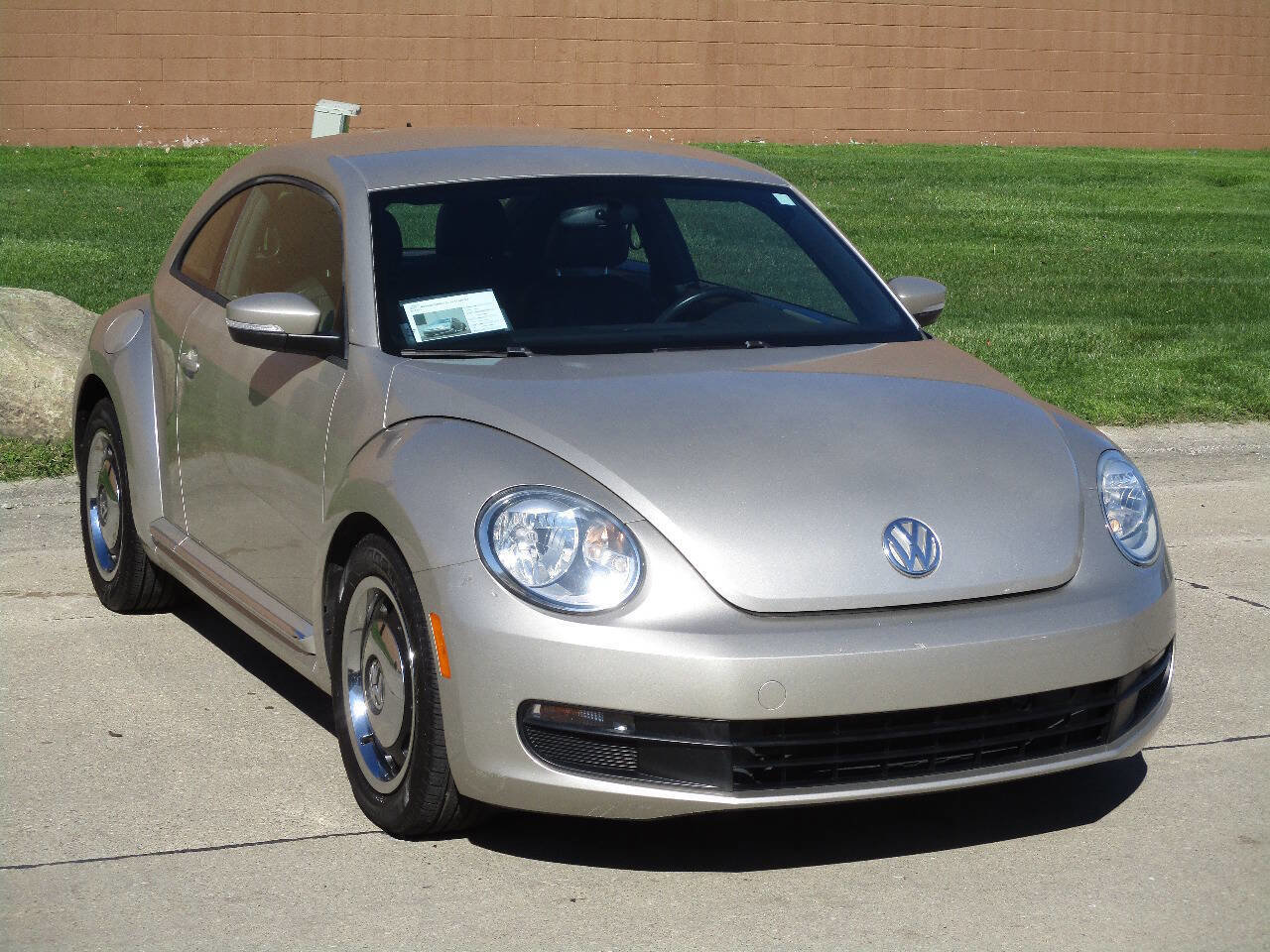 Used 2012 Volkswagen Beetle 2.5 FWD image 10