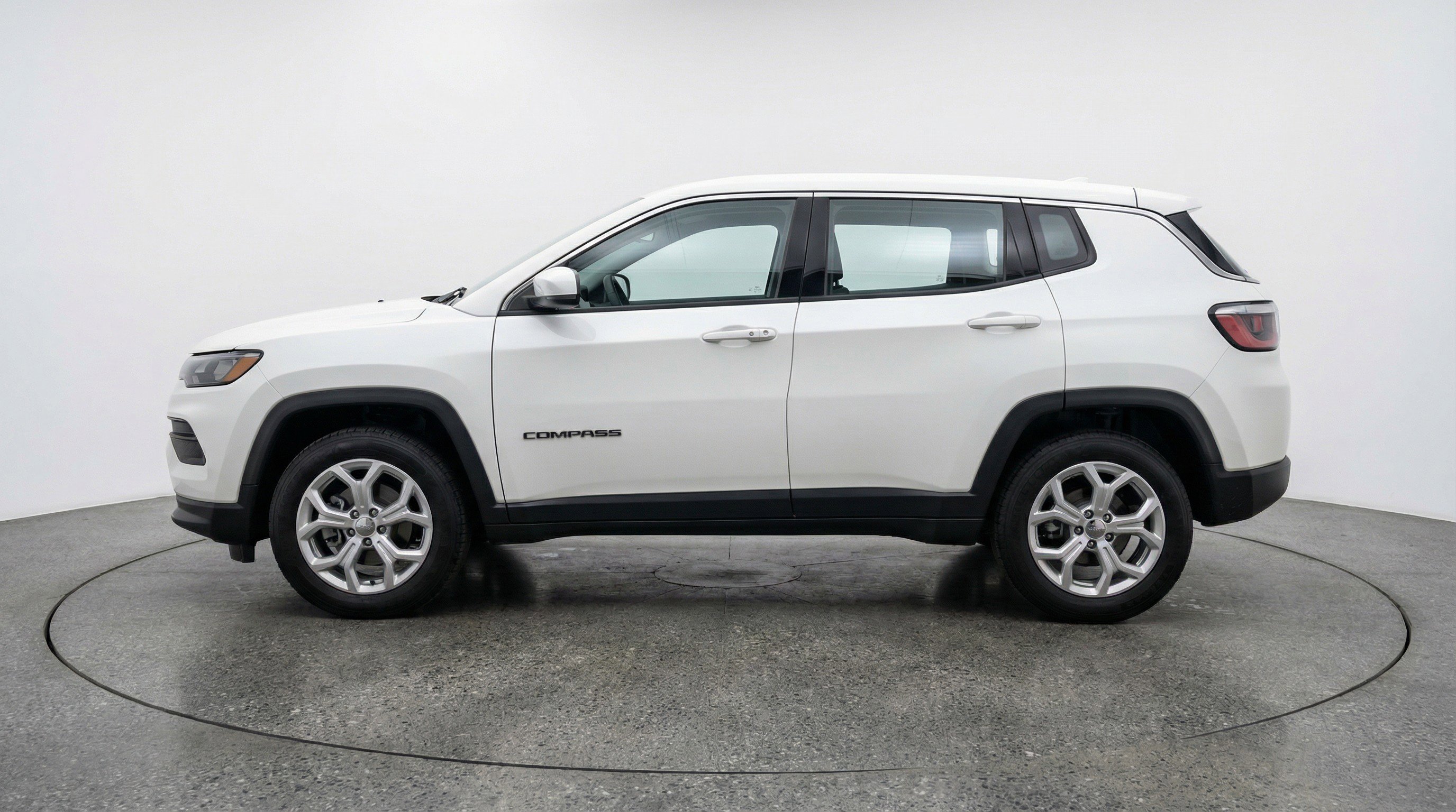 Used 2025 Jeep Compass Latitude AWD/4WD image 5
