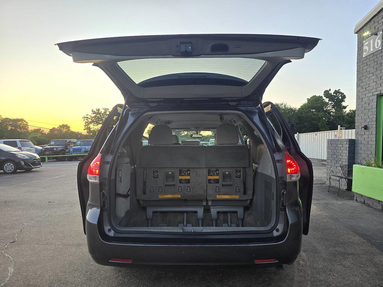 Used 2012 Toyota Sienna LE FWD image 51