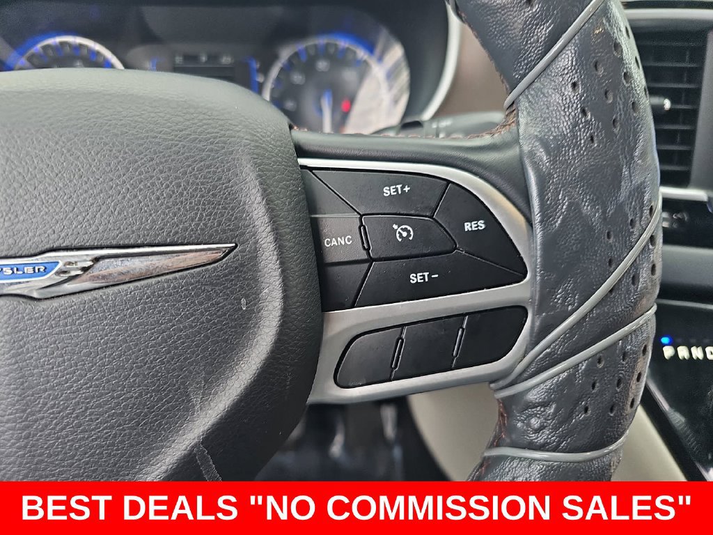 Used 2018 Chrysler Pacifica Touring-L FWD image 19