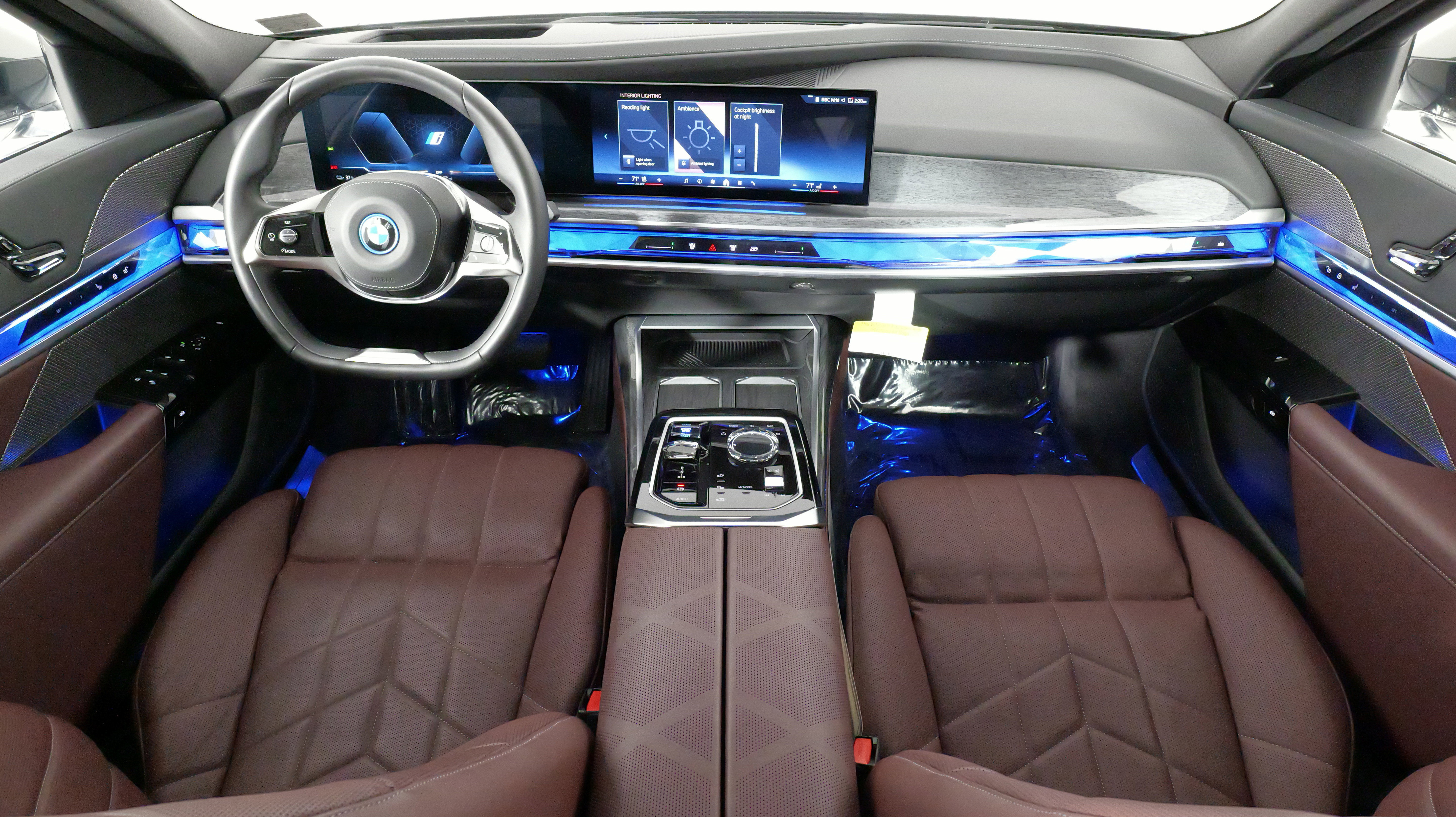 Used 2024 BMW i7 xDrive60 w/ Executive Package AWD/4WD image 41
