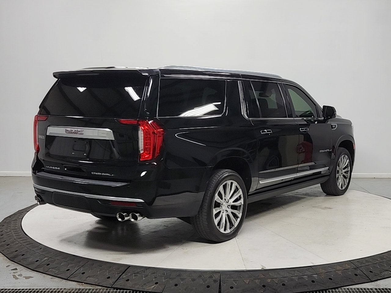 Used 2021 GMC Yukon XL Denali AWD/4WD image 7