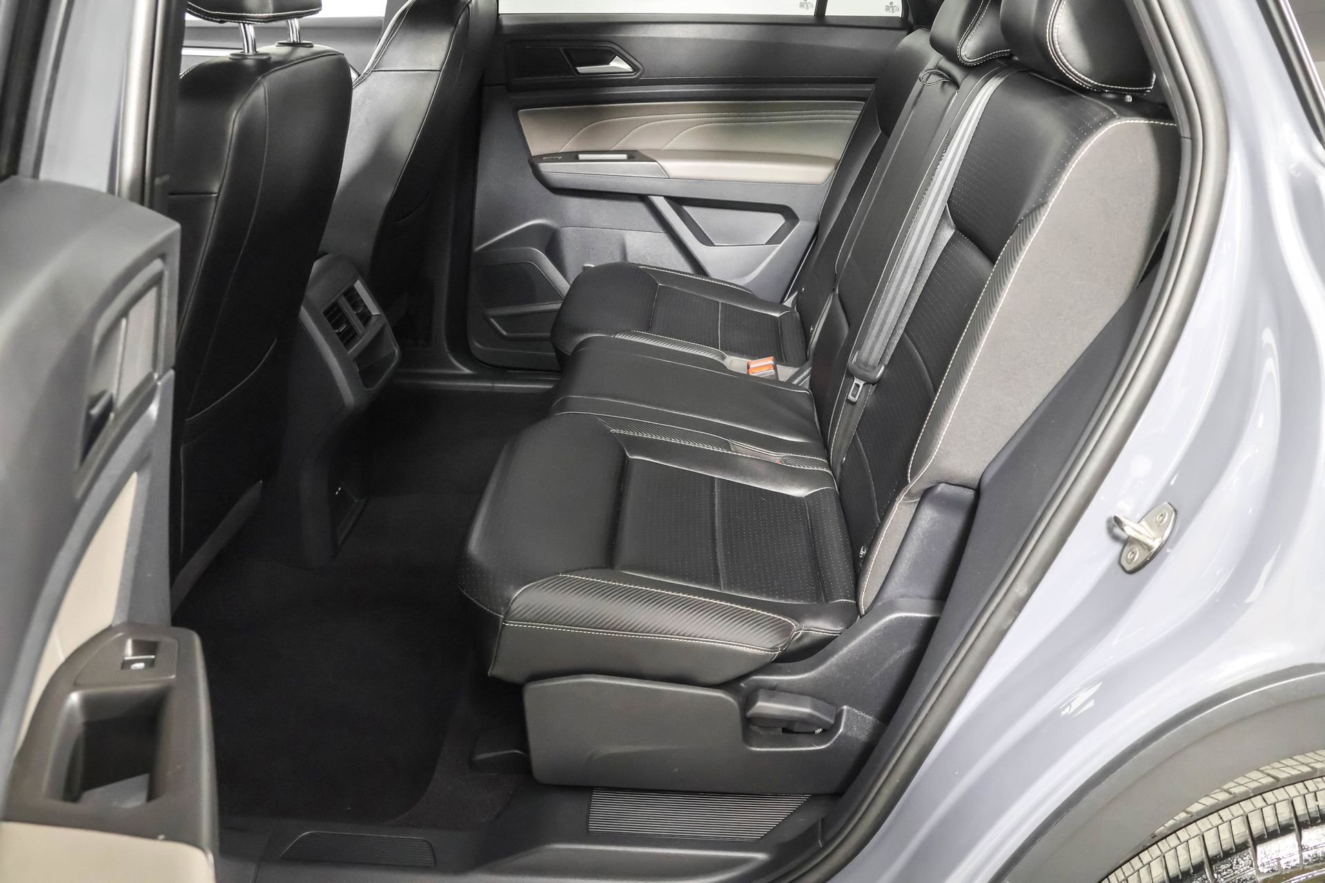 Used 2022 Volkswagen Atlas Cross Sport SEL image 38