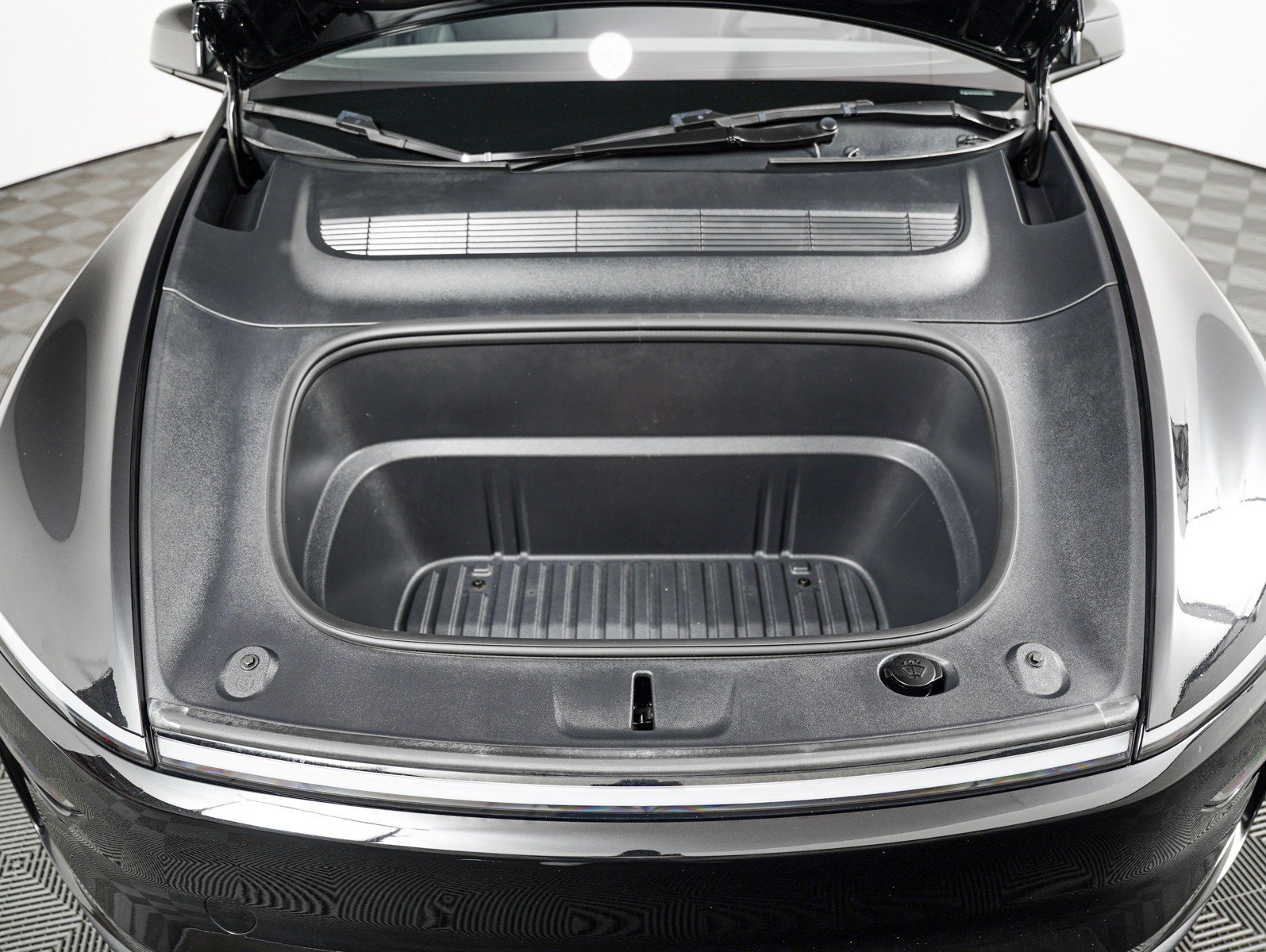 Used 2026 Tesla Model Y 2WD image 3
