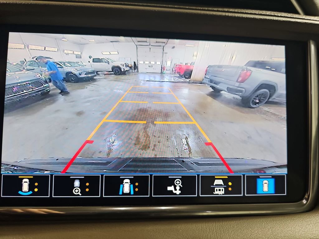 Used 2021 GMC Yukon XL Denali w/ Denali Premium Package image 31