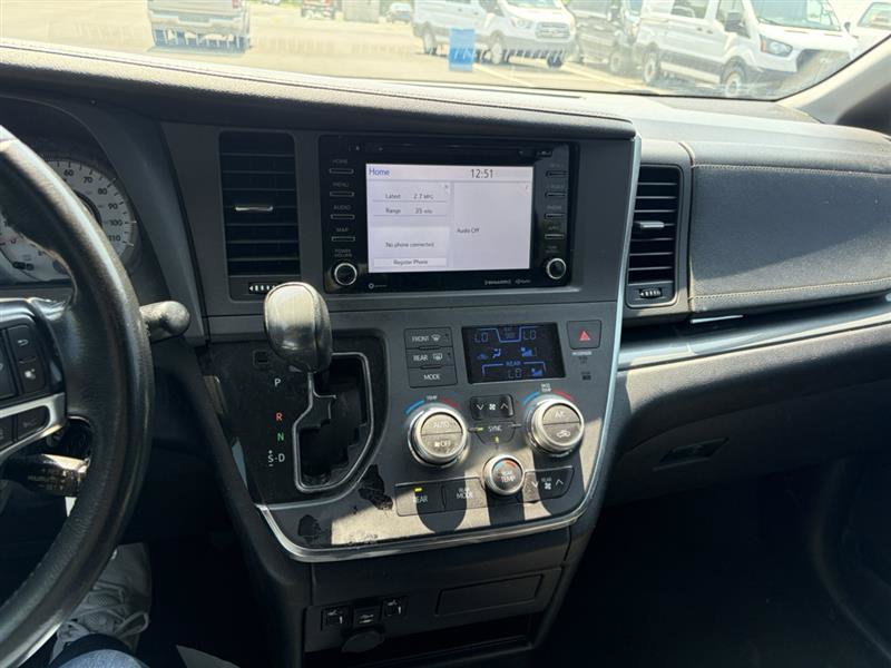 Used 2019 Toyota Sienna SE FWD image 19