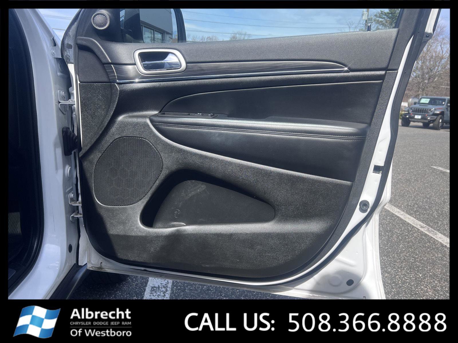 Used 2022 Jeep Grand Cherokee Limited w/ Trailer Tow Group IV image 21