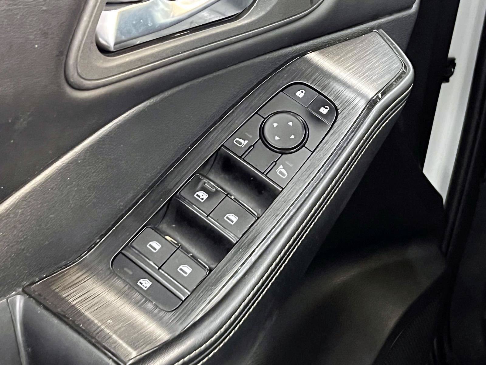 Used 2024 Nissan Rogue SV AWD/4WD image 16