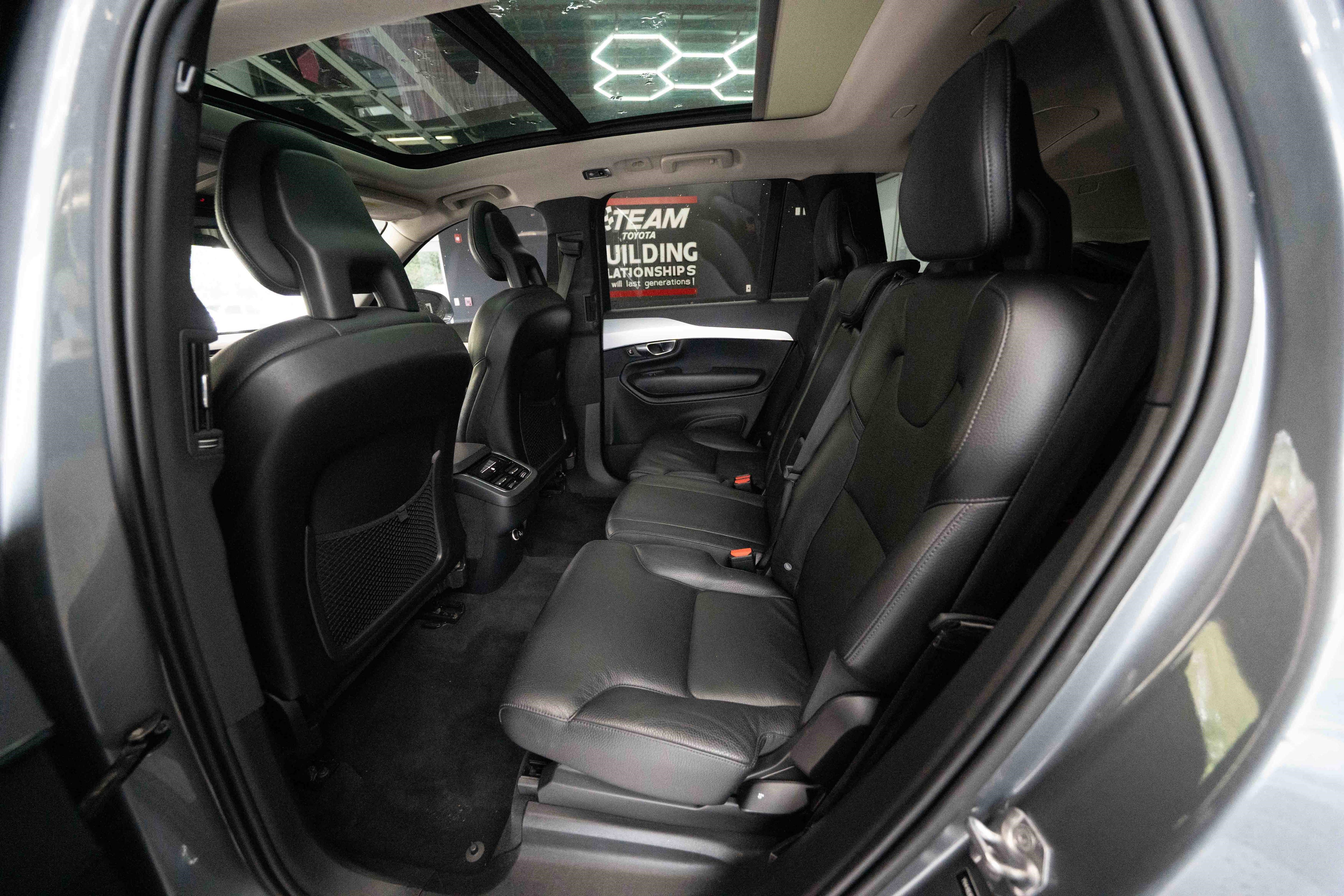 Used 2018 Volvo XC90 T5 Momentum w/ Convenience Package image 23