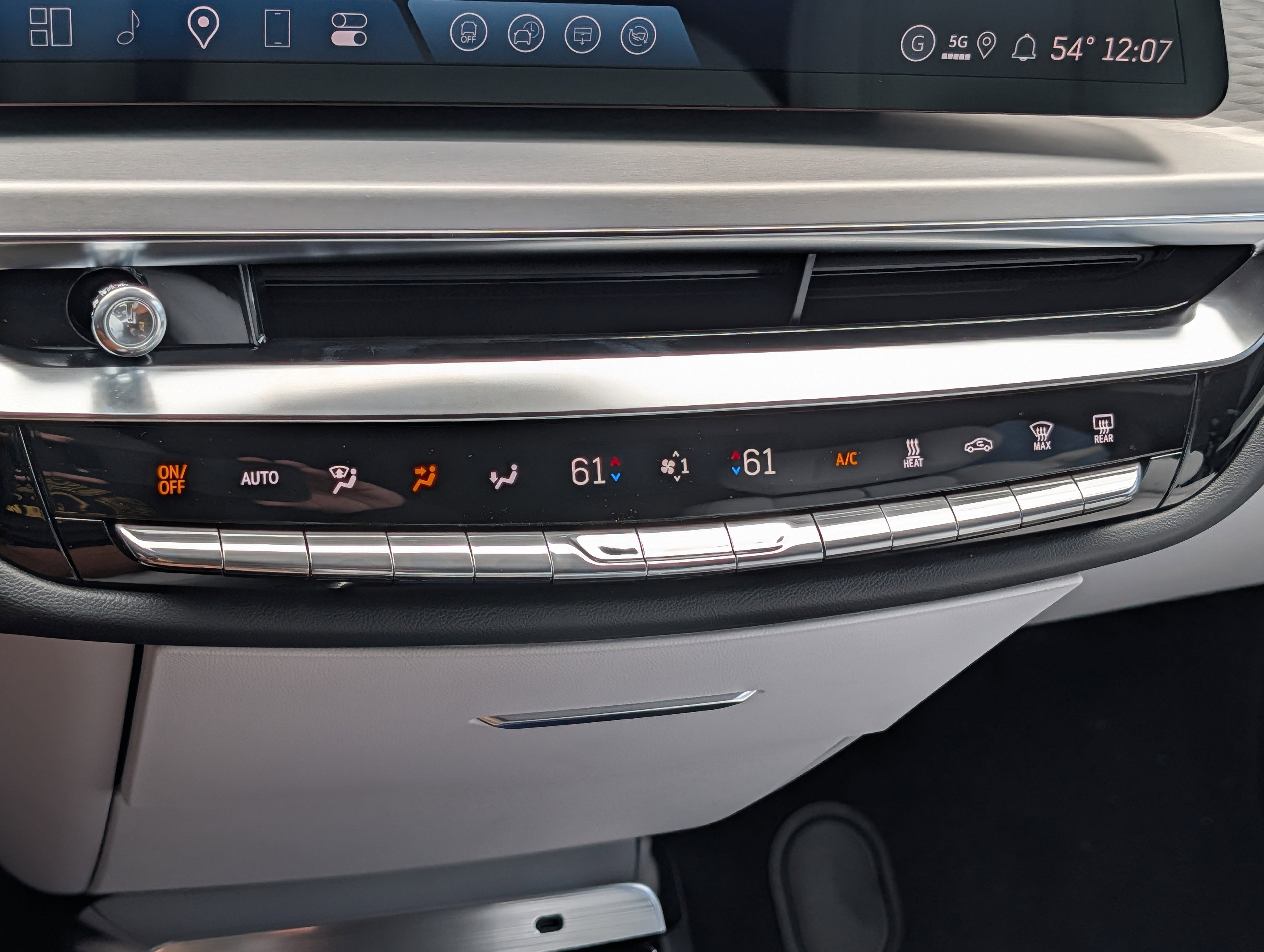 New 2026 Cadillac Lyriq Luxury AWD/4WD image 23