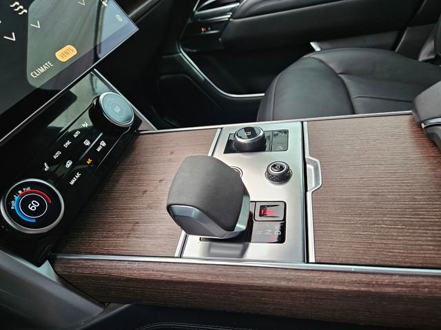 Used 2023 Land Rover Range Rover Long Wheelbase SE image 18