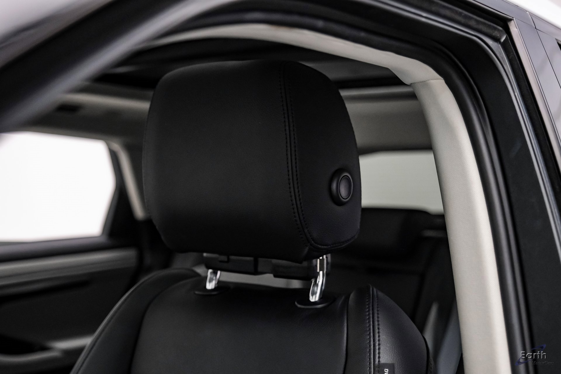 Used 2023 Land Rover Range Rover Evoque R-Dynamic S image 32