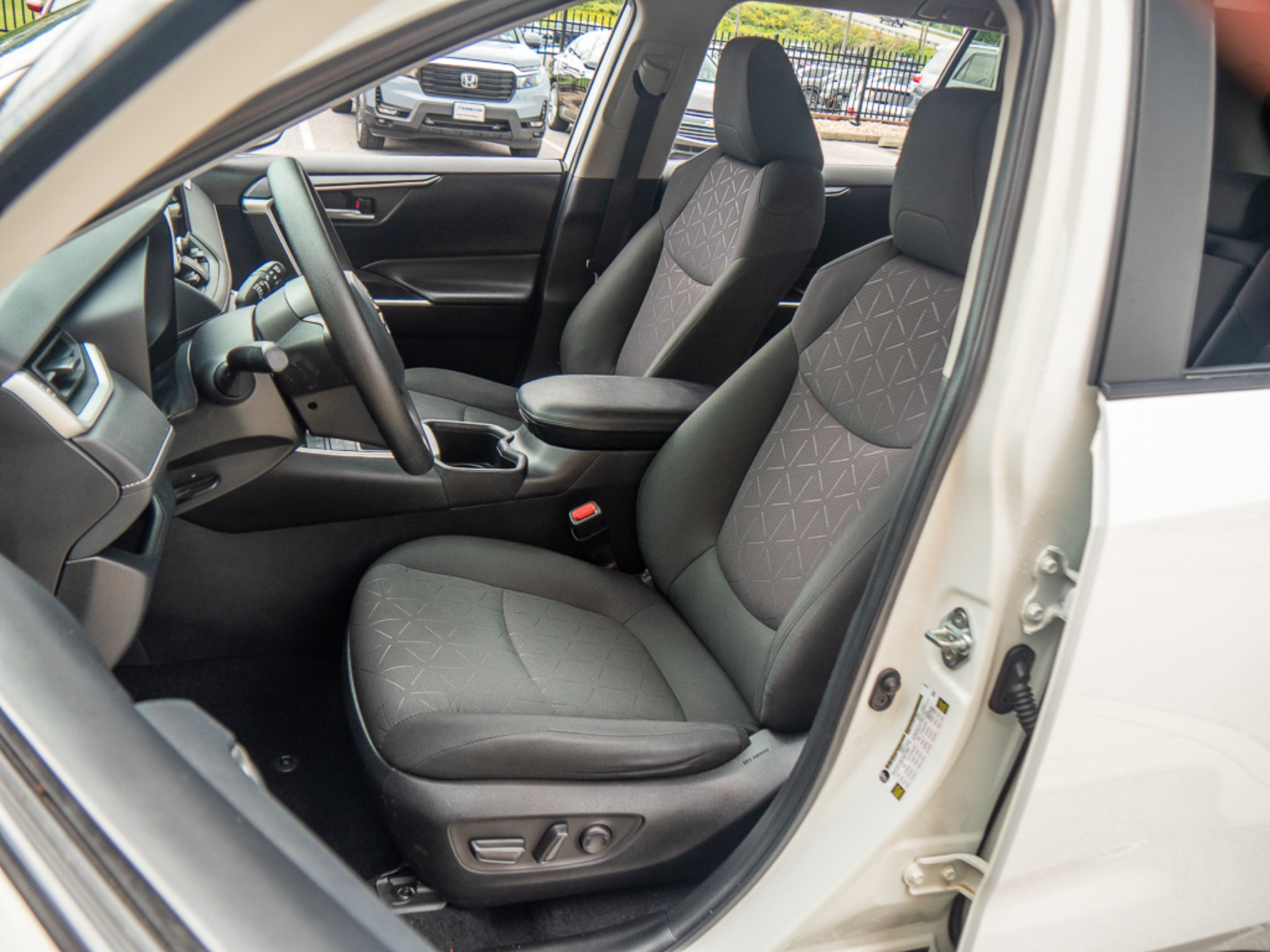 Used 2023 Toyota RAV4 XLE AWD/4WD image 11
