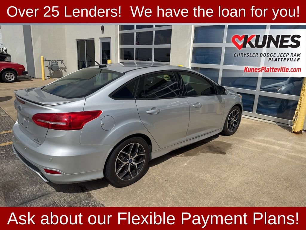 Used 2015 Ford Focus SE w/ SE Sport Package FWD image 6