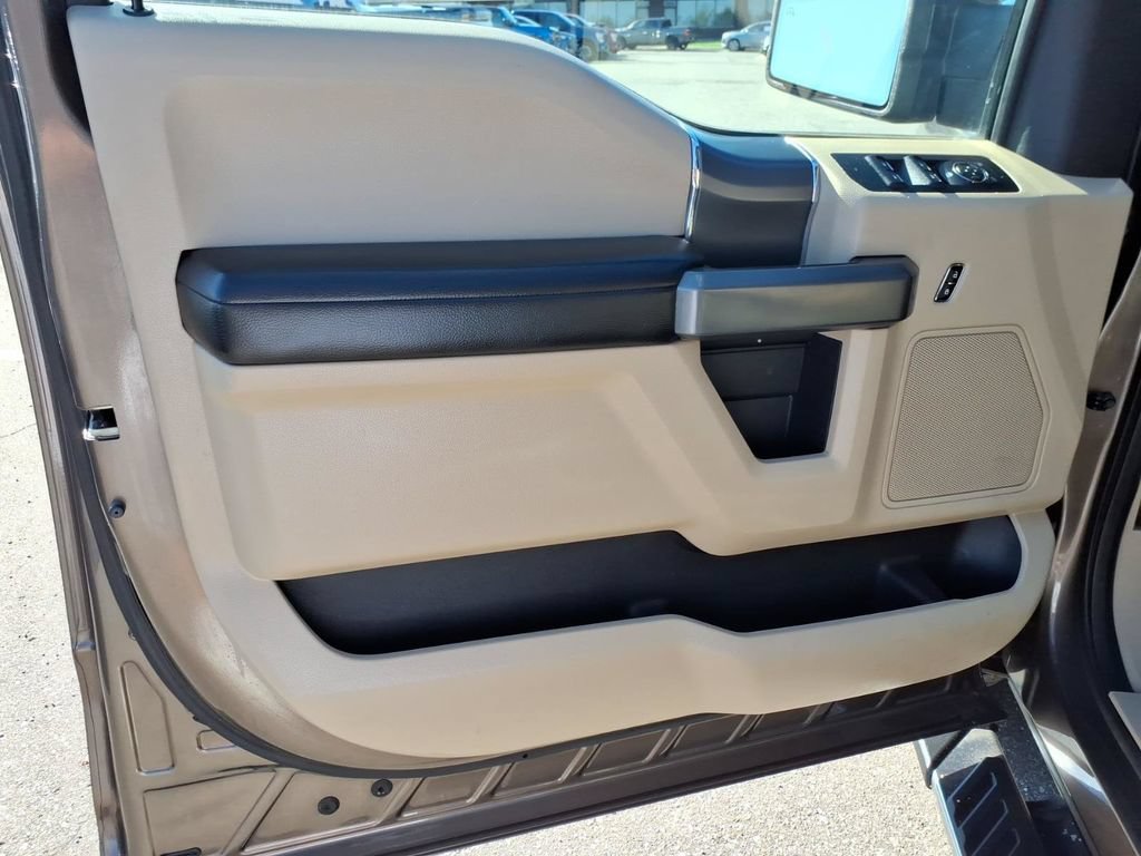 Used 2016 Ford F150 XLT w/ Equipment Group 302A Luxury AWD/4WD image 13