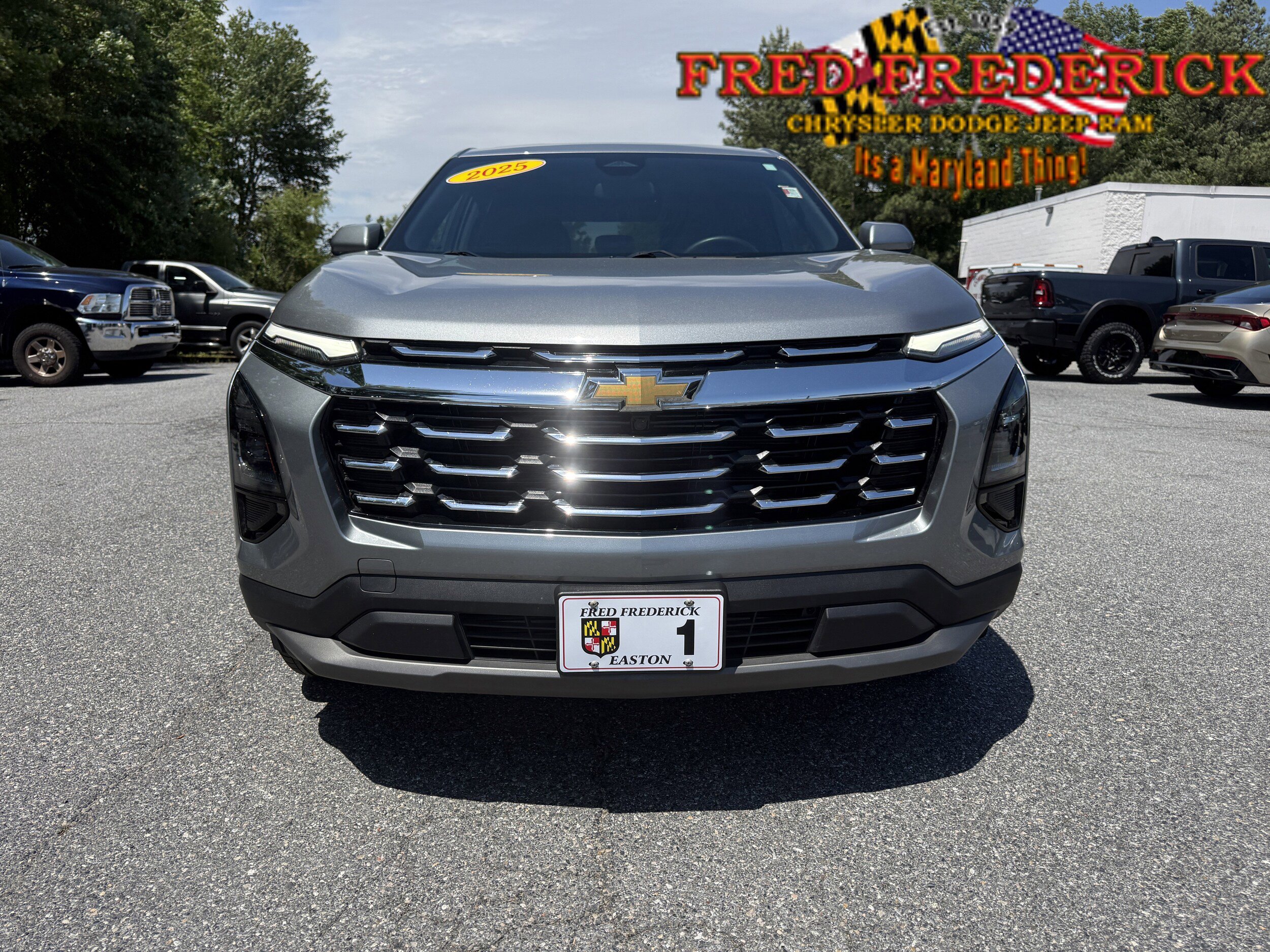Used 2025 Chevrolet Equinox LT AWD/4WD image 2