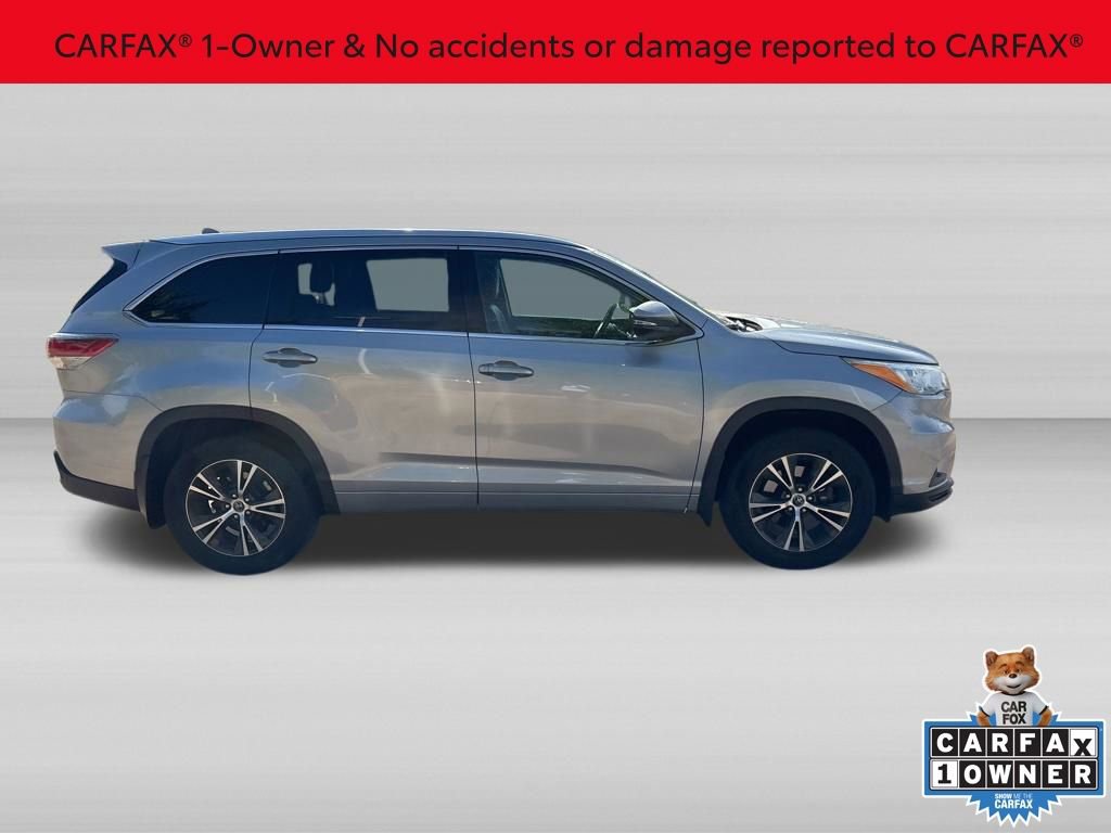 Used 2016 Toyota Highlander XLE AWD/4WD image 2