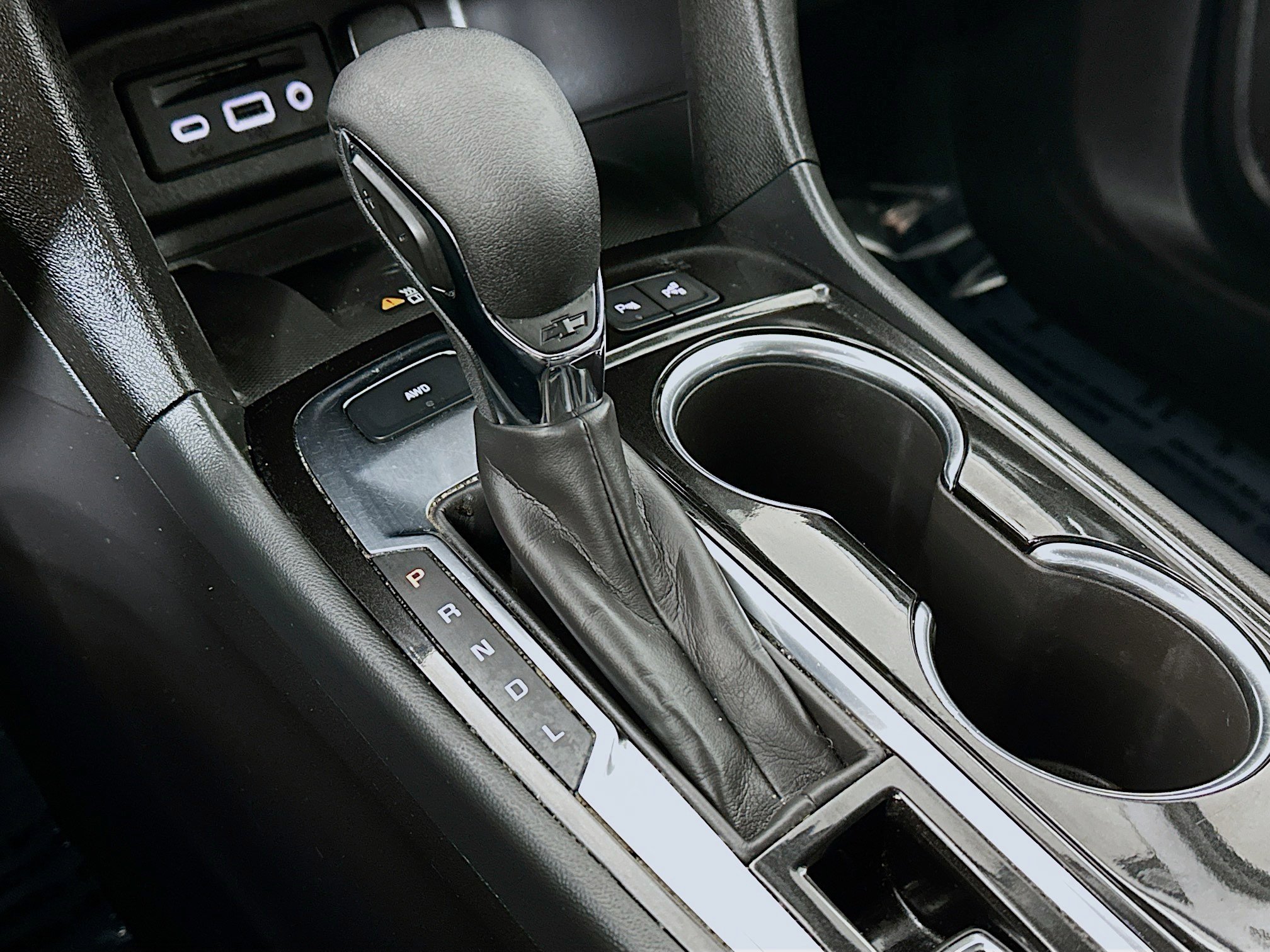 Used 2024 Chevrolet Equinox Premier AWD/4WD image 16