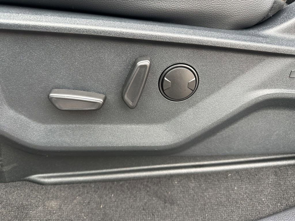 New 2026 Ford F250 Lariat w/ Black Appearance Package image 17