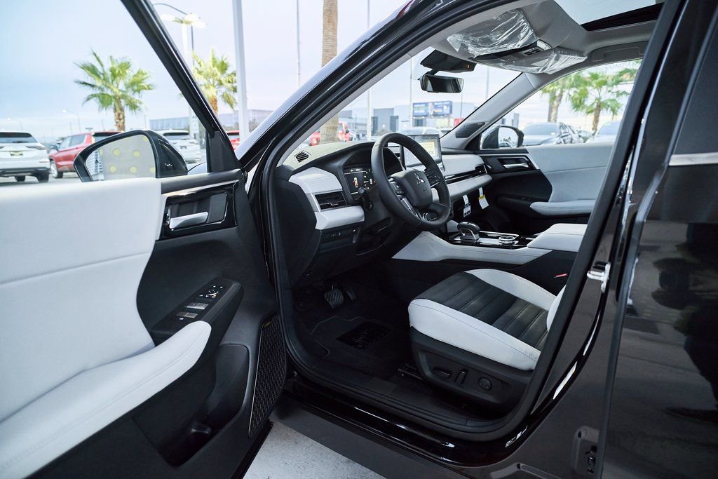 New 2026 Mitsubishi Outlander SE FWD image 19