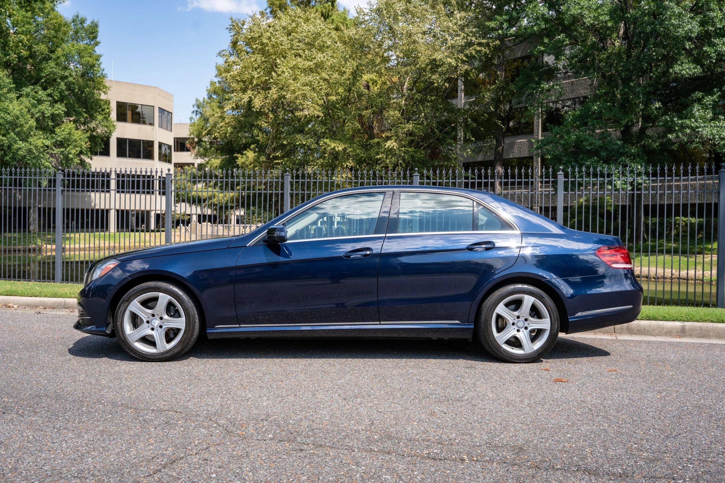 Used 2015 Mercedes-Benz E 350 4MATIC Sedan image 9