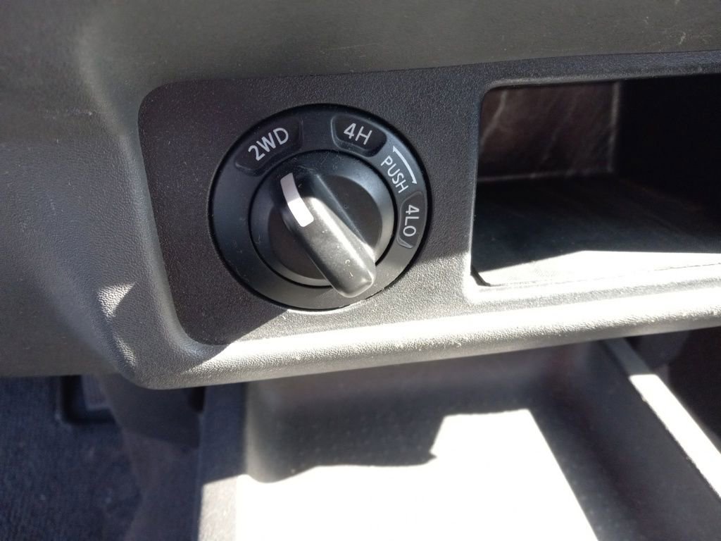 Used 2008 Nissan Frontier SE w/ Tow Hitch Pkg image 26