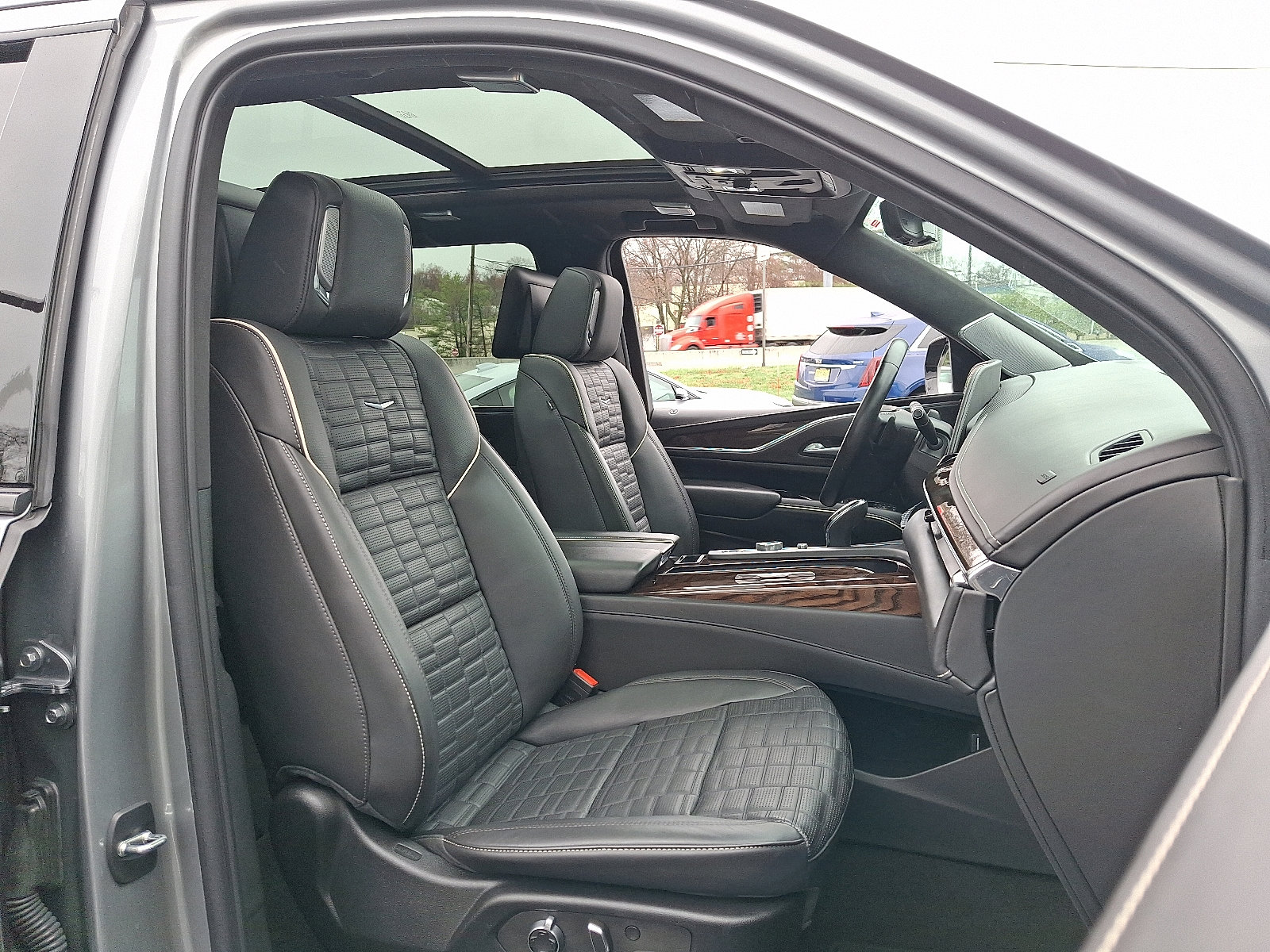 Used 2023 Cadillac Escalade ESV Sport Platinum w/ LPO, ONYX Package image 21