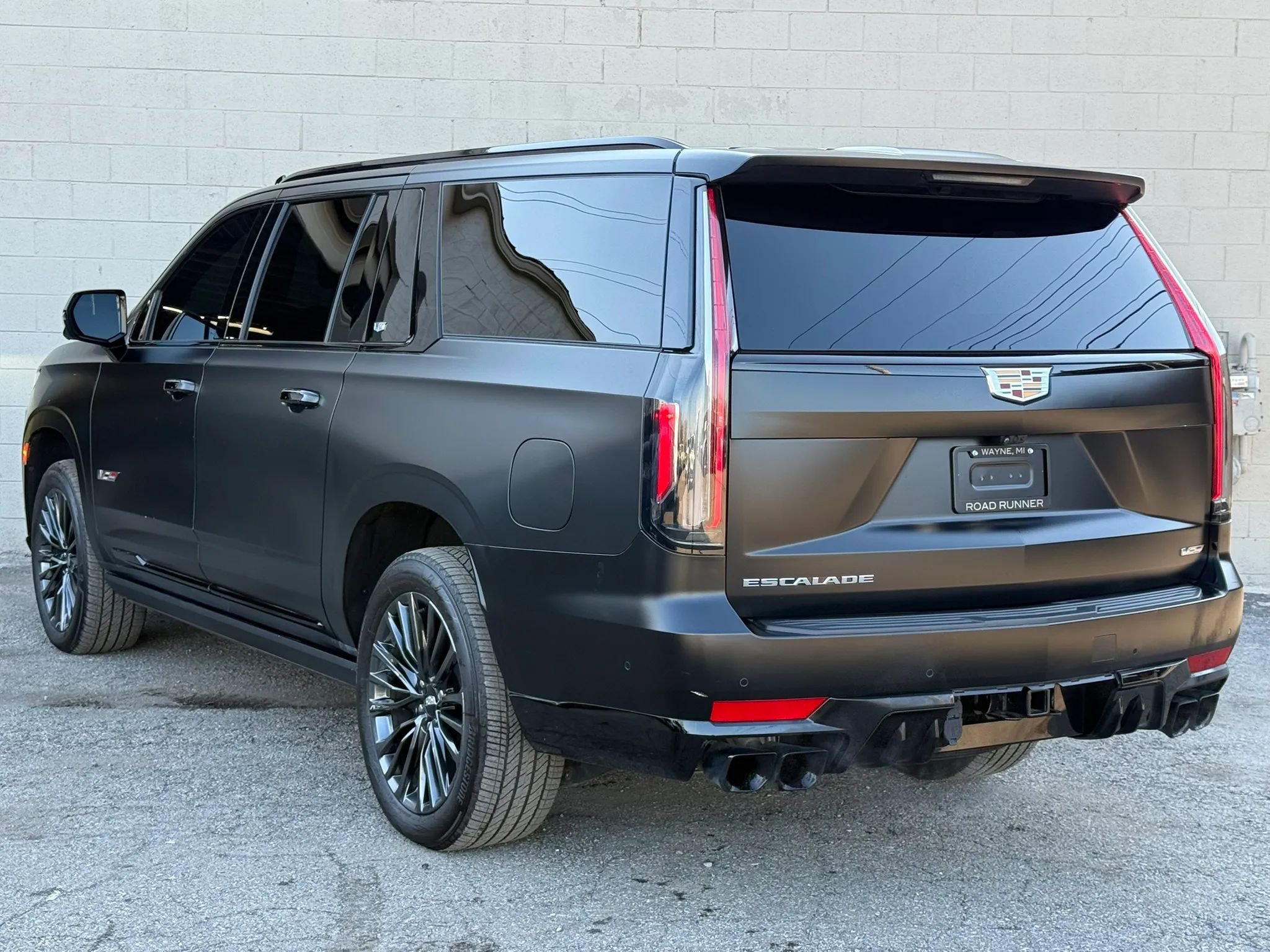 Used 2024 Cadillac Escalade ESV V image 8