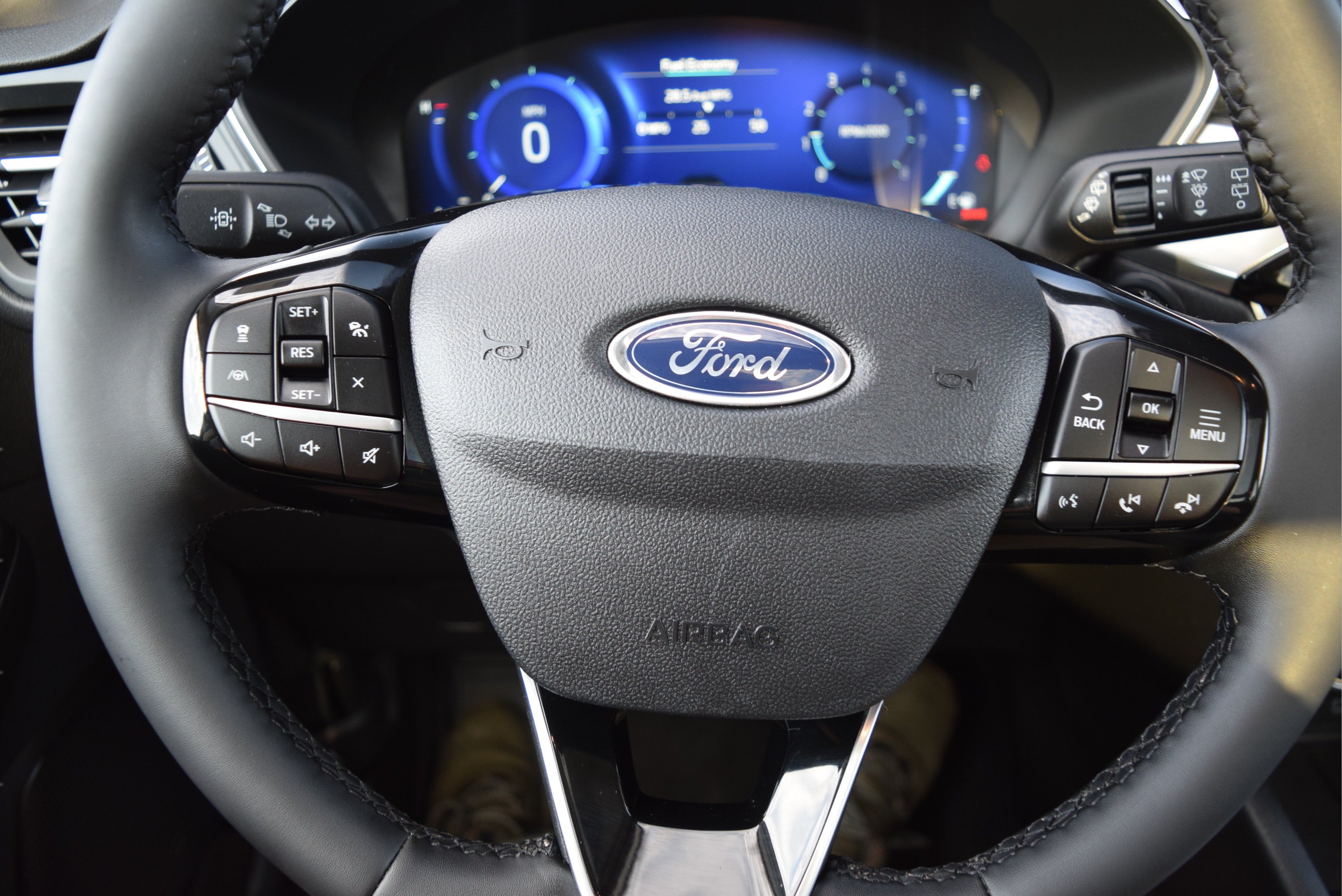 Used 2022 Ford Escape Titanium w/ Class II Trailer Tow Package AWD/4WD image 13