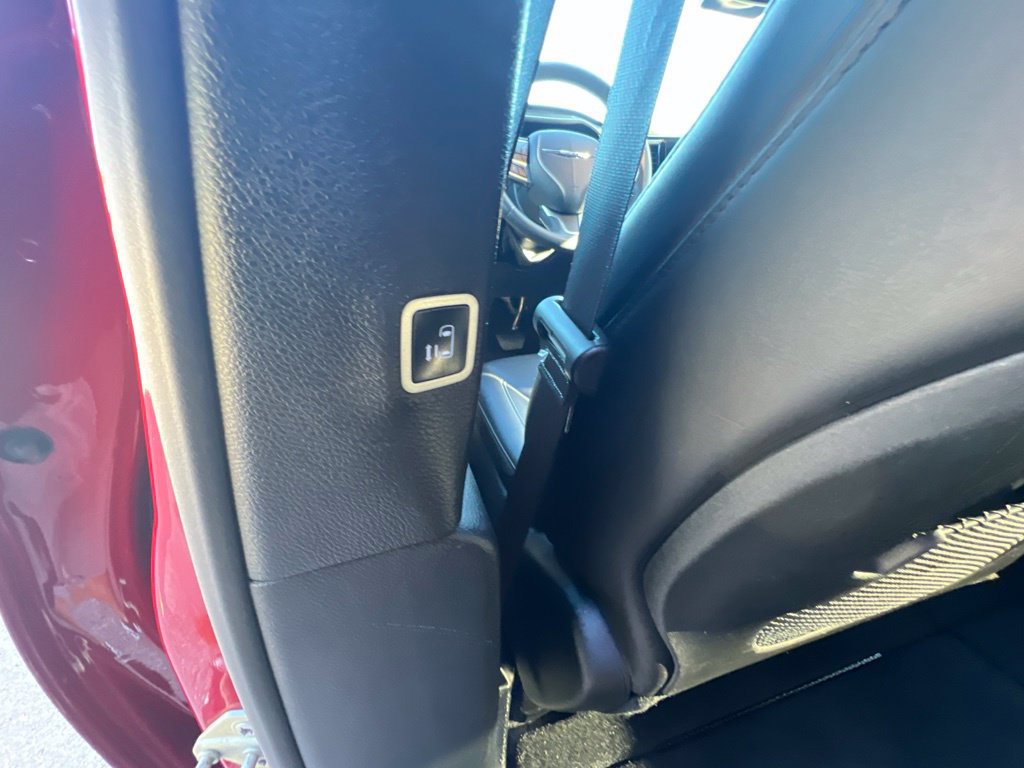 Certified 2025 Chrysler Pacifica Select FWD image 26
