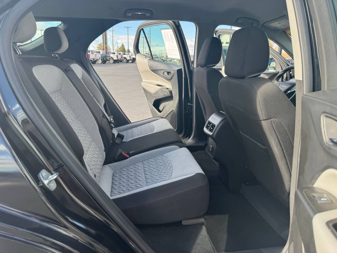 Used 2023 Chevrolet Equinox LS AWD/4WD image 32
