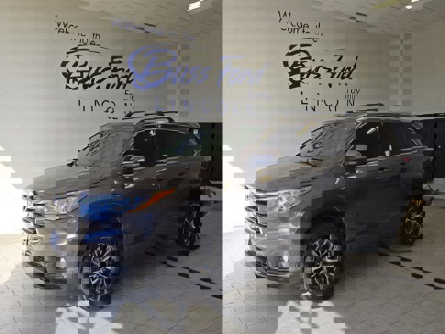 Used 2016 Toyota Highlander XLE AWD/4WD image 1