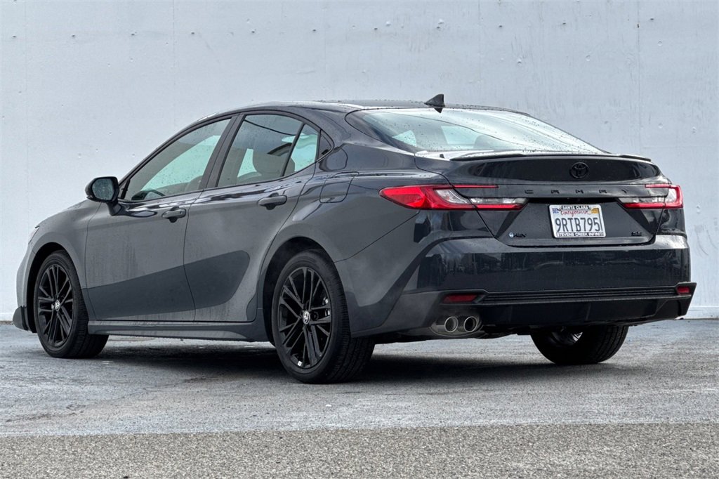 Used 2025 Toyota Camry SE image 5