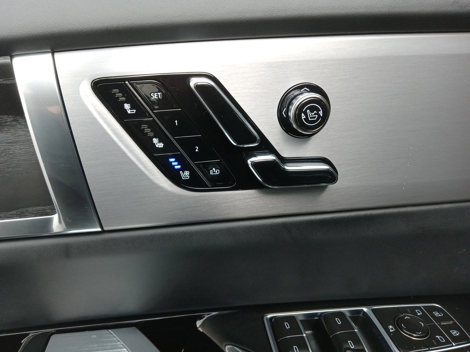 New 2026 Cadillac Vistiq Platinum AWD/4WD image 10