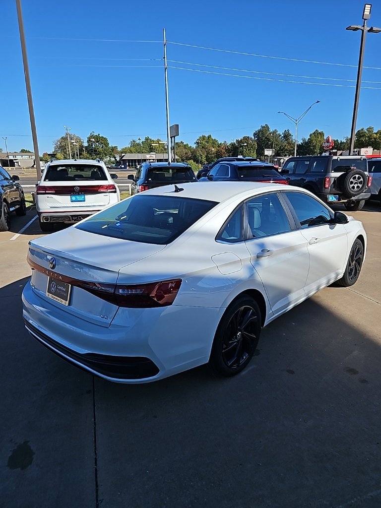 Used 2025 Volkswagen Jetta SE image 5
