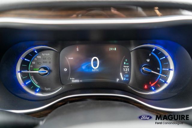 Used 2021 Chrysler Pacifica Limited w/ Uconnect Theater Family Group image 27