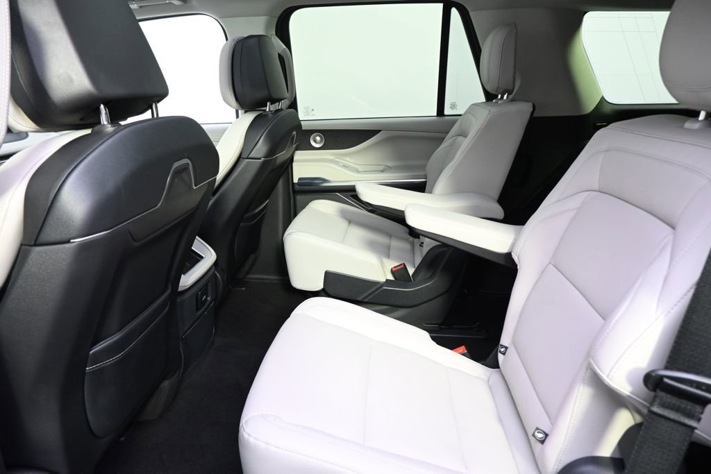 New 2026 Lincoln Navigator Reserve w/ Jet Appearance Package image 21