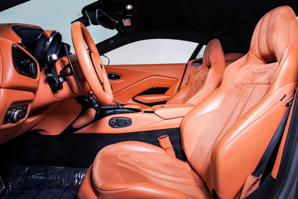 Used 2023 Aston Martin V8 Vantage Coupe image 17