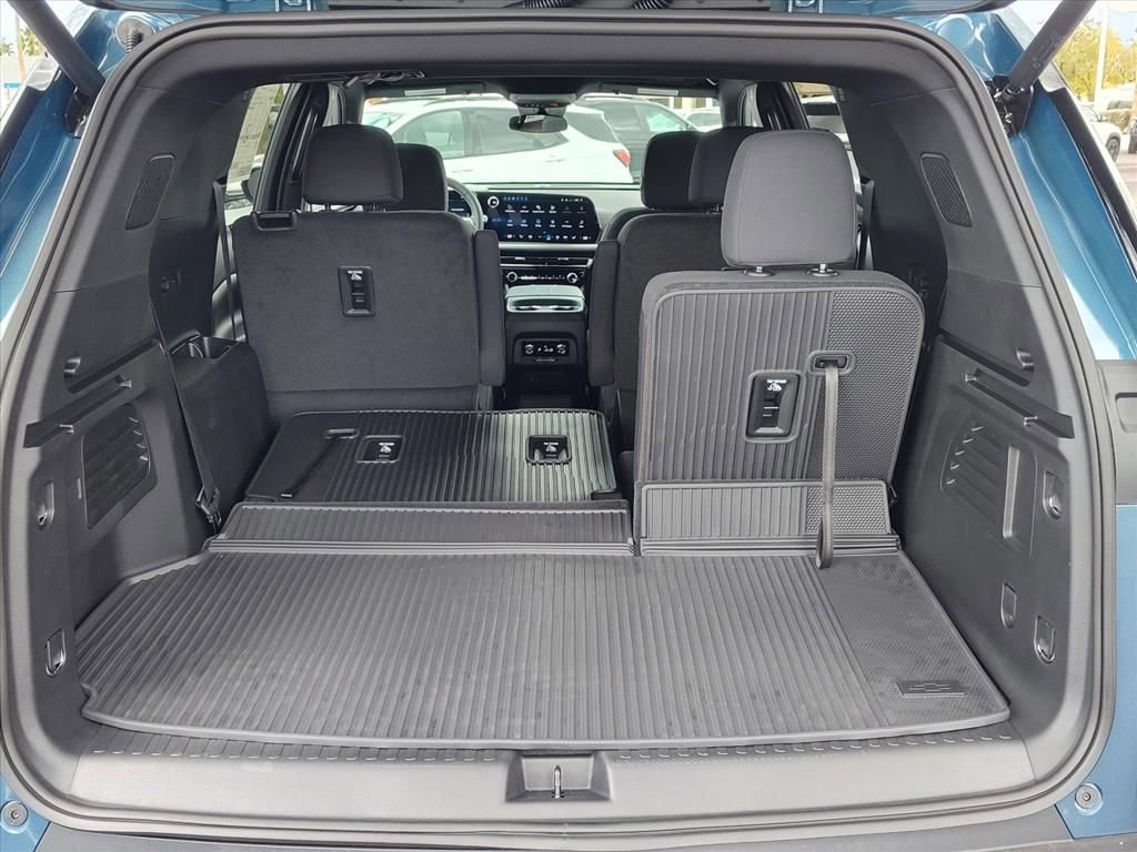 New 2026 Chevrolet Traverse LT w/ LPO, Floor Liner Package FWD image 8