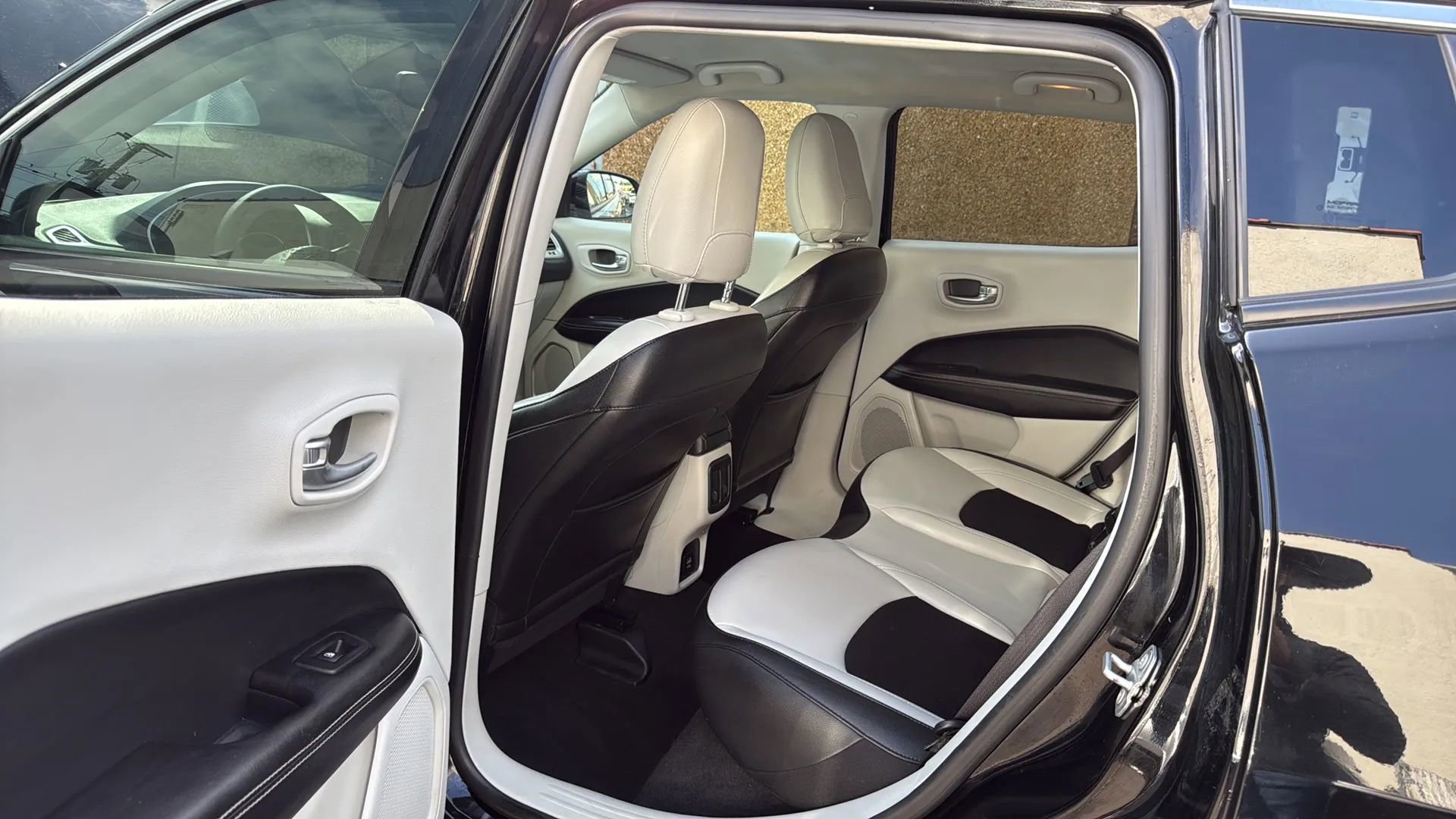 Used 2021 Jeep Compass Latitude image 28