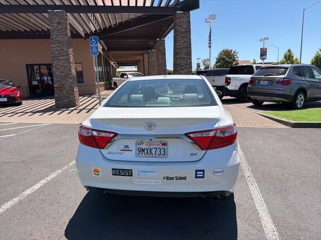 Used 2017 Toyota Camry SE w/ Moonroof Package FWD image 5