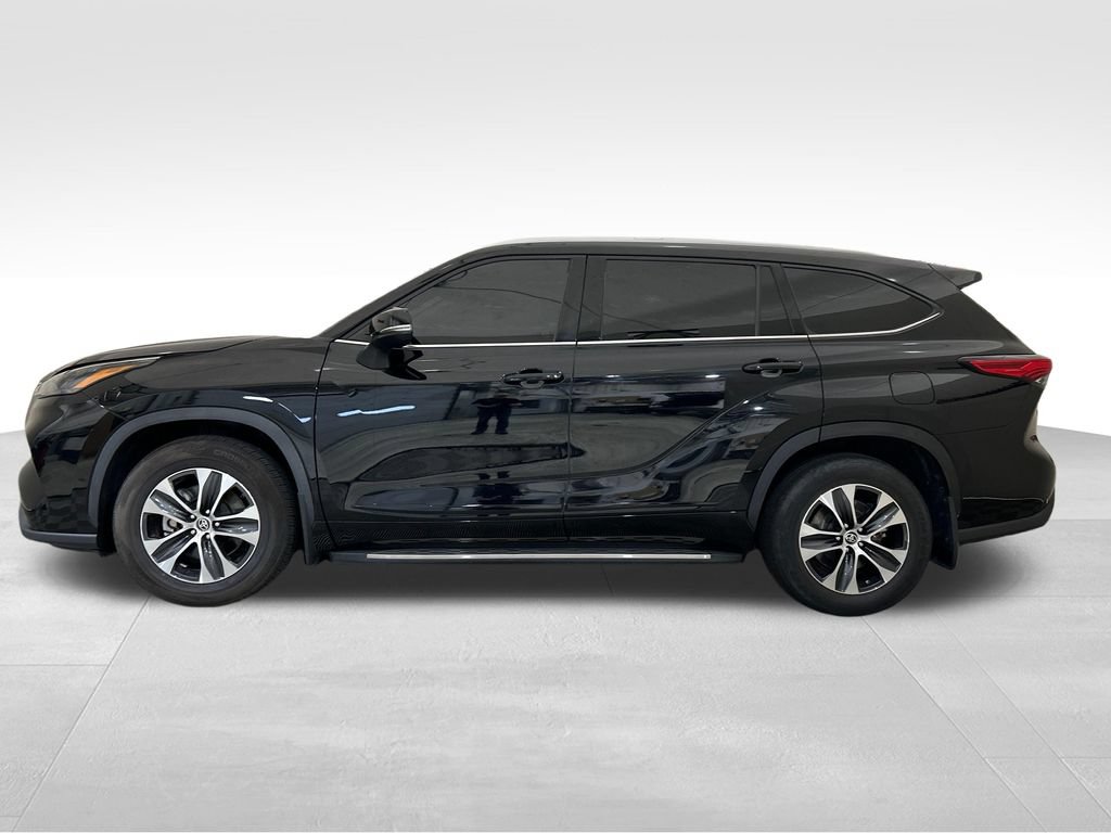 Used 2022 Toyota Highlander XLE FWD video 2