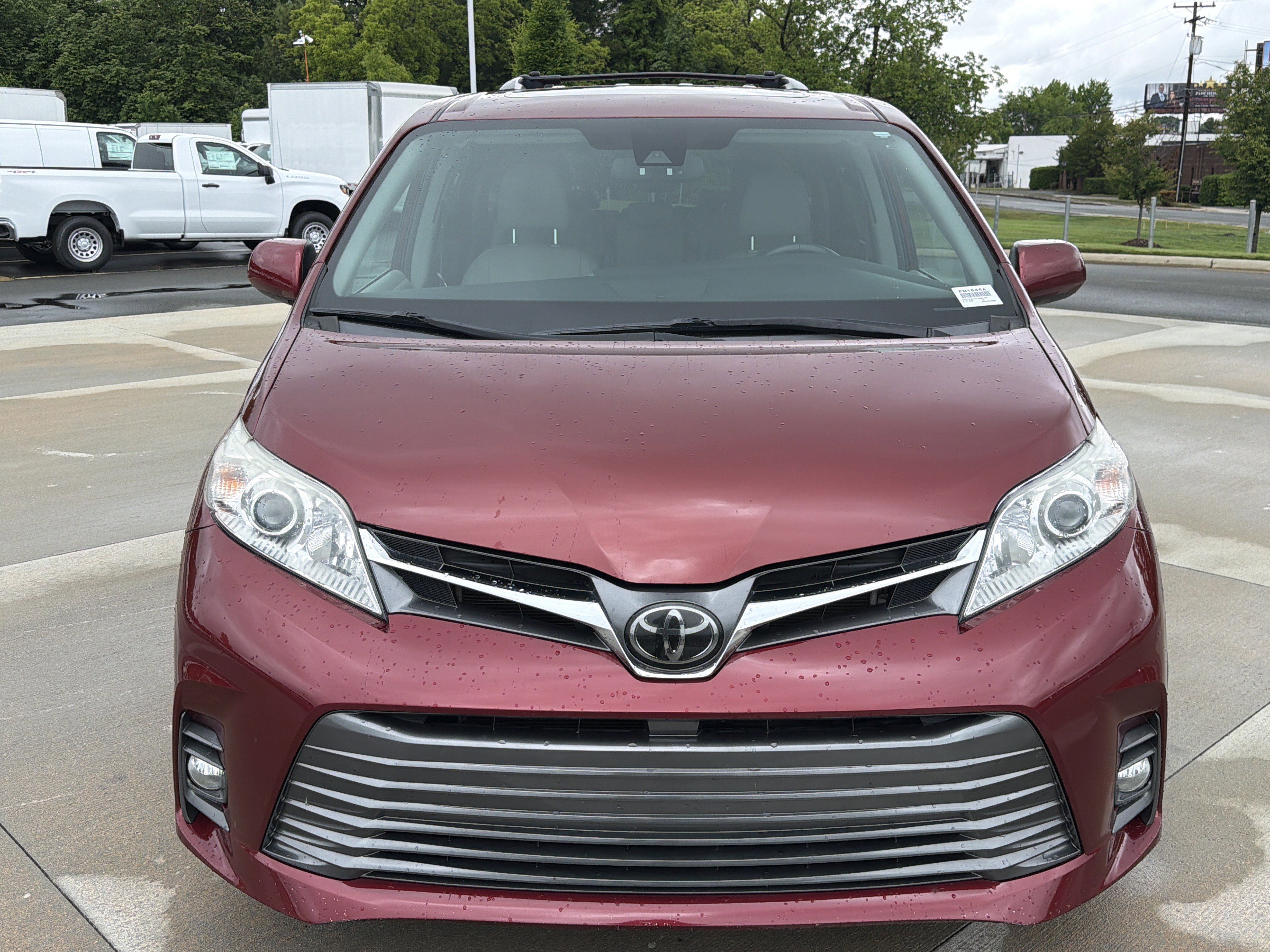 Used 2020 Toyota Sienna XLE w/ XLE Navigation Package FWD image 3