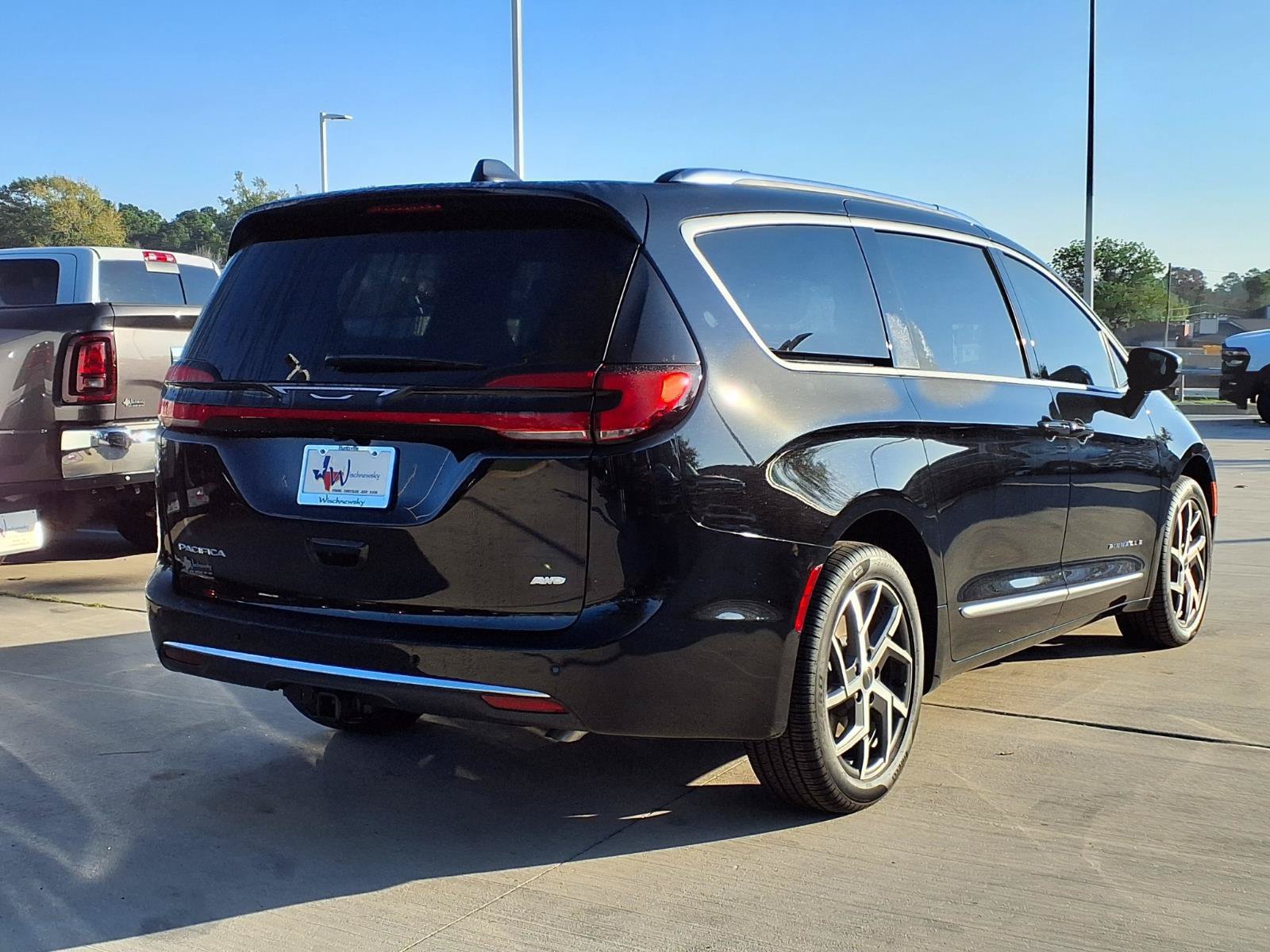 New 2027 Chrysler Pacifica Pinnacle AWD/4WD image 5