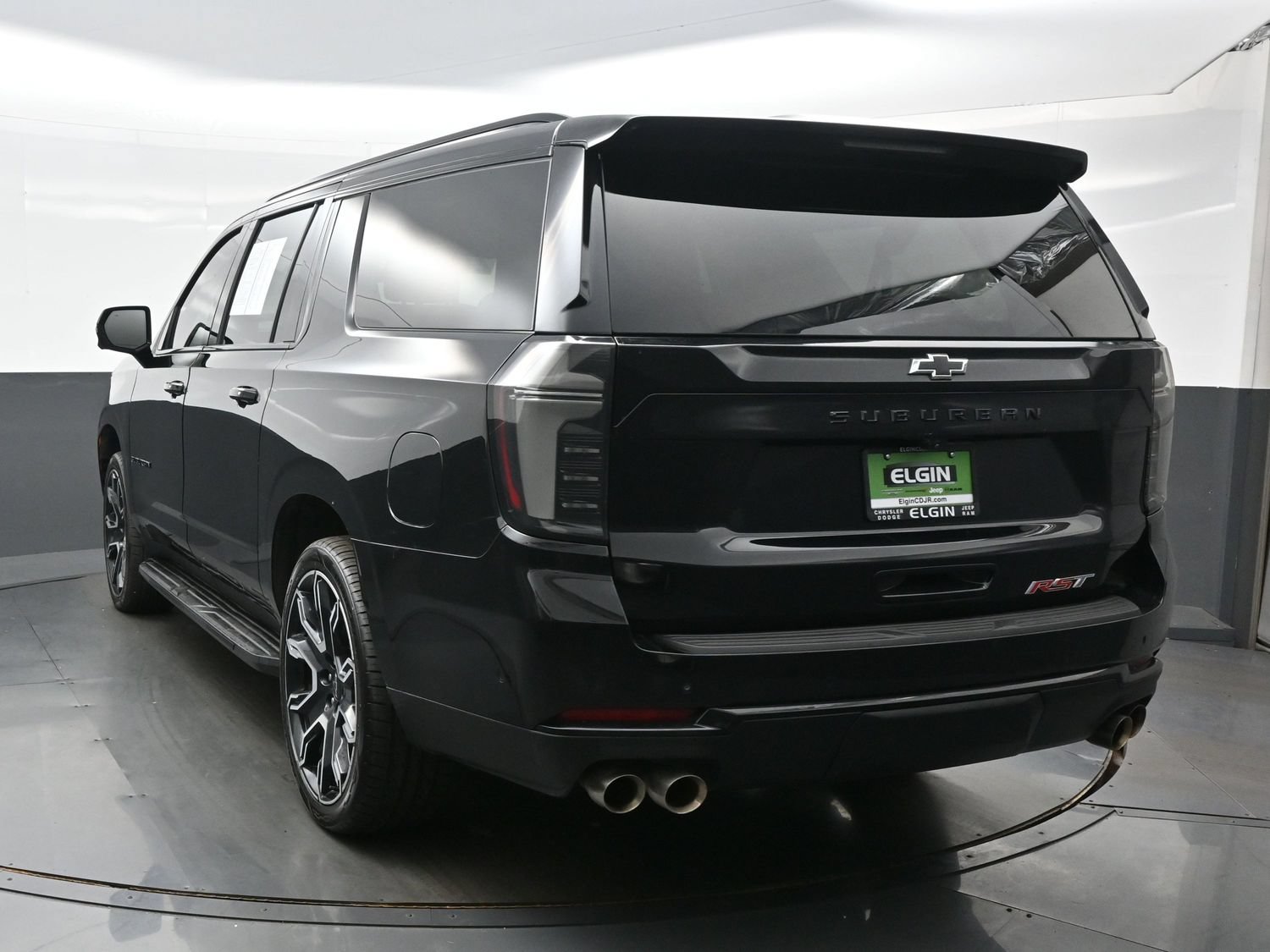 Used 2025 Chevrolet Suburban RST w/ RST Capability Package AWD/4WD image 5