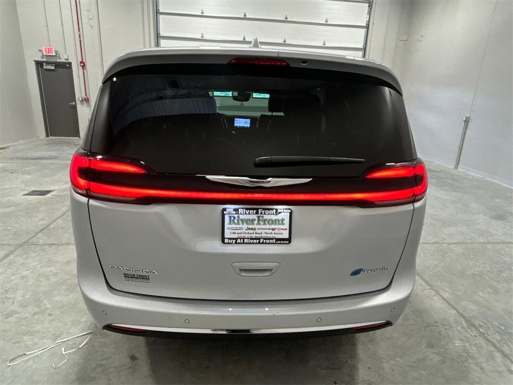 Used 2022 Chrysler Pacifica Touring-L image 7