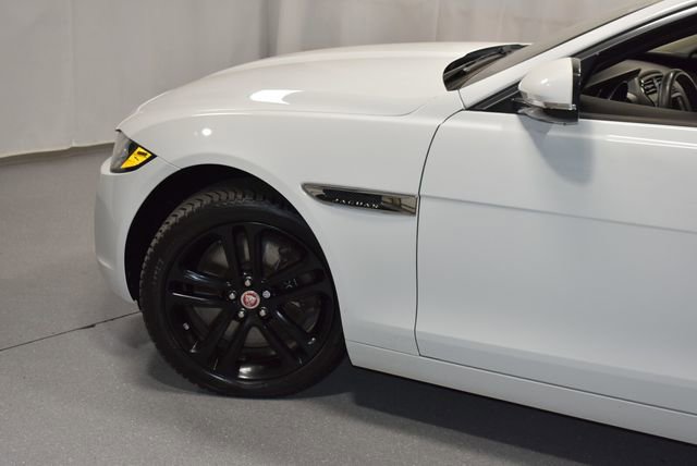 Used 2017 Jaguar XE Premium AWD/4WD image 11